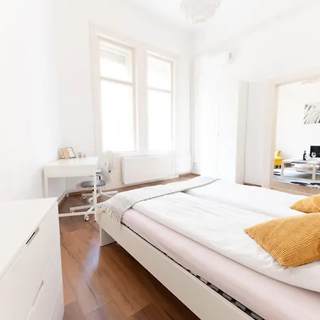 Appartement Danube Dwelling Aulich Utca 3 *