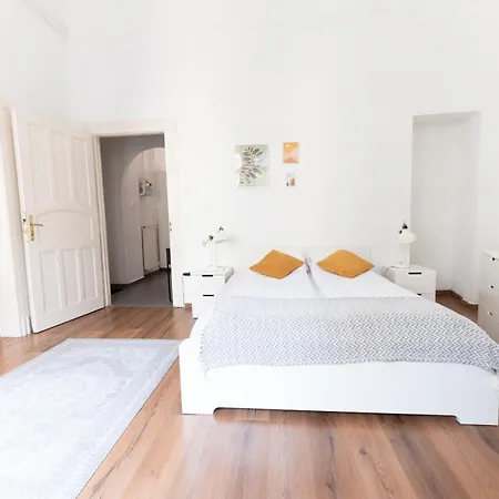 Appartement Danube Dwelling Aulich Utca 3 *
