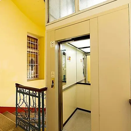 Danube Dwelling Aulich Utca 3