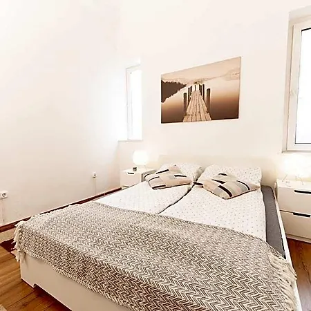 Danube Dwelling Aulich Utca 3