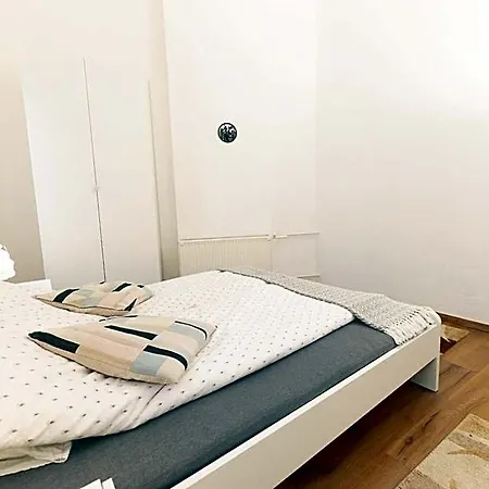 Danube Dwelling Aulich Utca 3