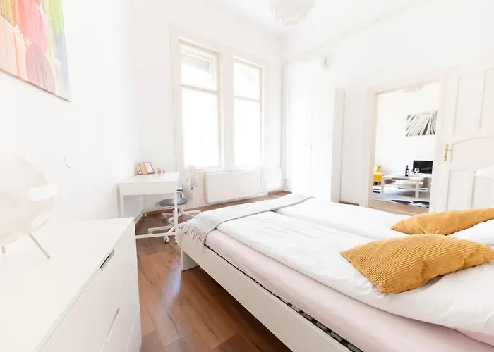 Apartment Danube Dwelling Aulich Utca 3 *