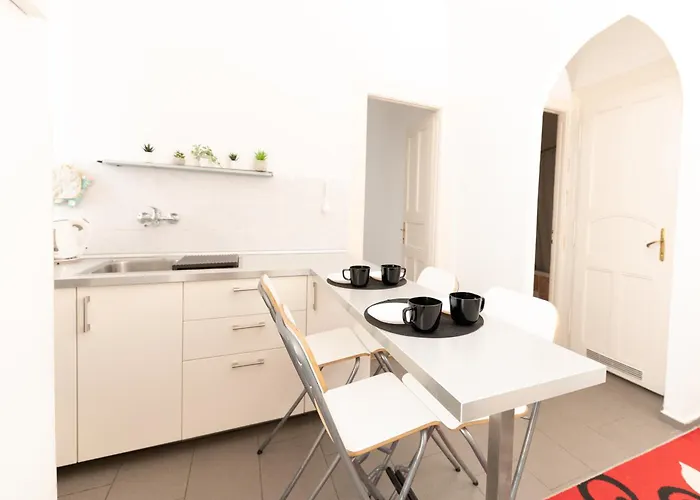 Apartment Danube Dwelling Aulich Utca 3 *